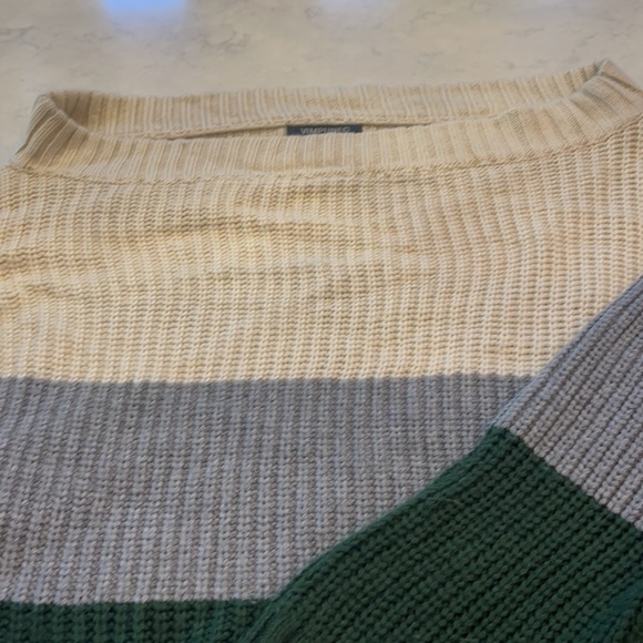 Off the shoulder chunky color block sweater - Picture 8 of 9